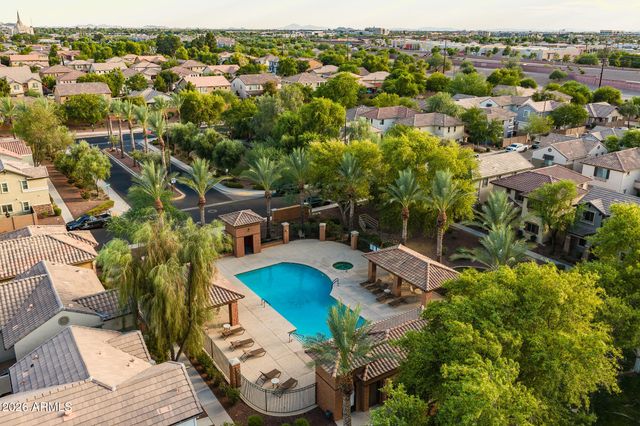 2477 E VERMONT Drive, Gilbert, AZ 85295