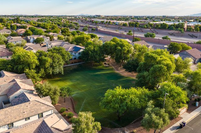 2477 E VERMONT Drive, Gilbert, AZ 85295