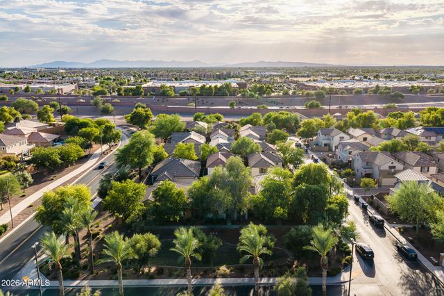 2477 E VERMONT Drive, Gilbert, AZ 85295
