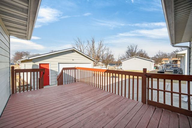 113 S H Street, Indianola, IA 50125