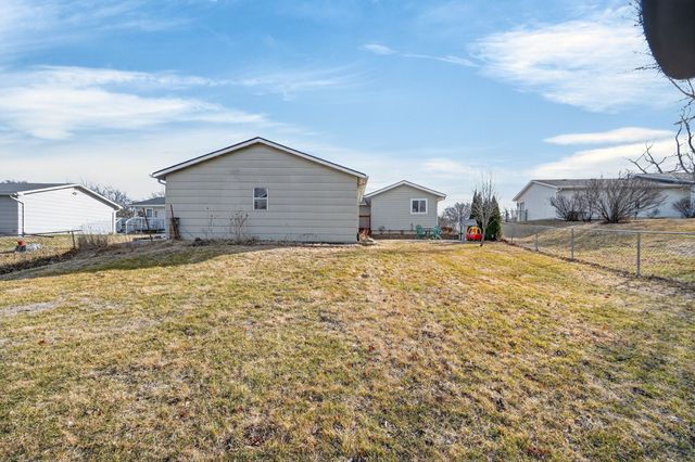 113 S H Street, Indianola, IA 50125