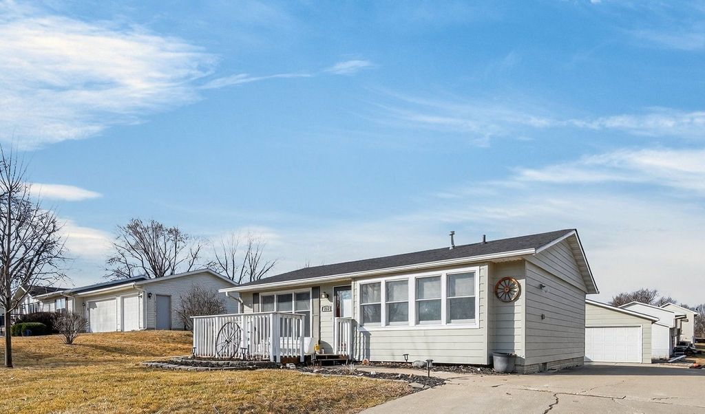 113 S H Street, Indianola, IA 50125