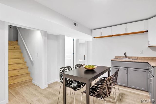 4239 Eichelberger Street, St Louis, MO 63116