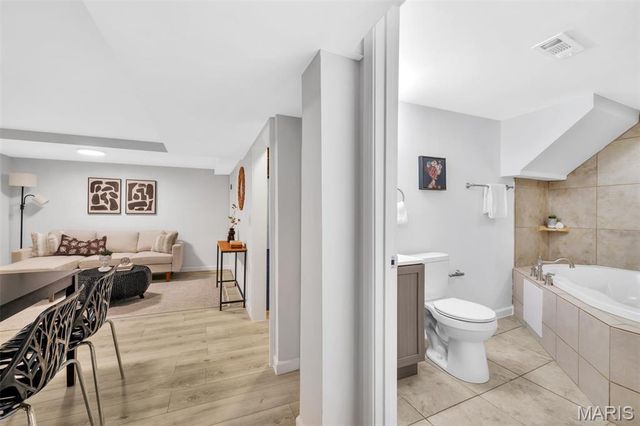 4239 Eichelberger Street, St Louis, MO 63116