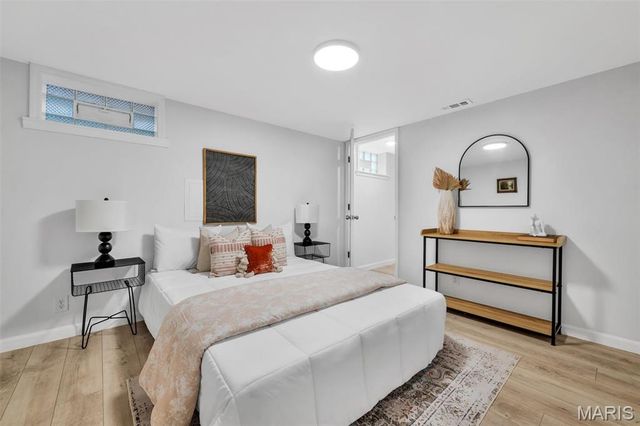 4239 Eichelberger Street, St Louis, MO 63116