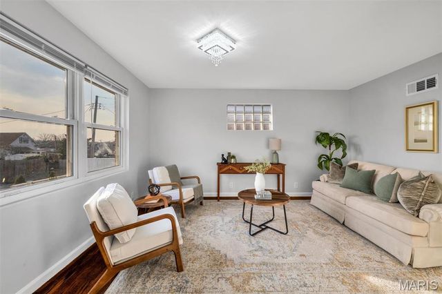 4239 Eichelberger Street, St Louis, MO 63116