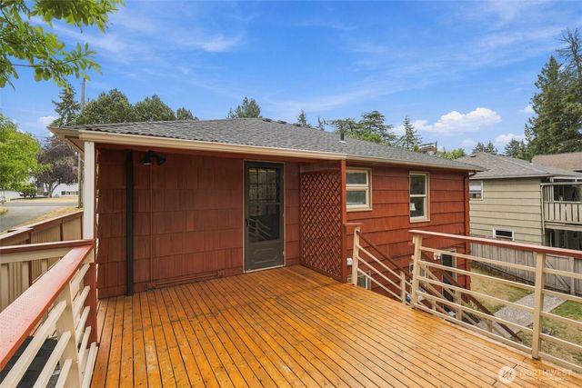 13045 Corliss Avenue N, Seattle, WA 98133
