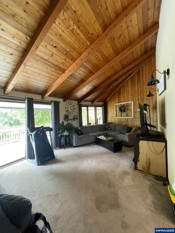 Image 11 of property listing at 735 SW Mill St, Sheridan, OR 97378