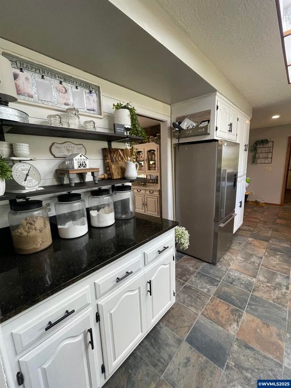 Image 13 of property listing at 735 SW Mill St, Sheridan, OR 97378