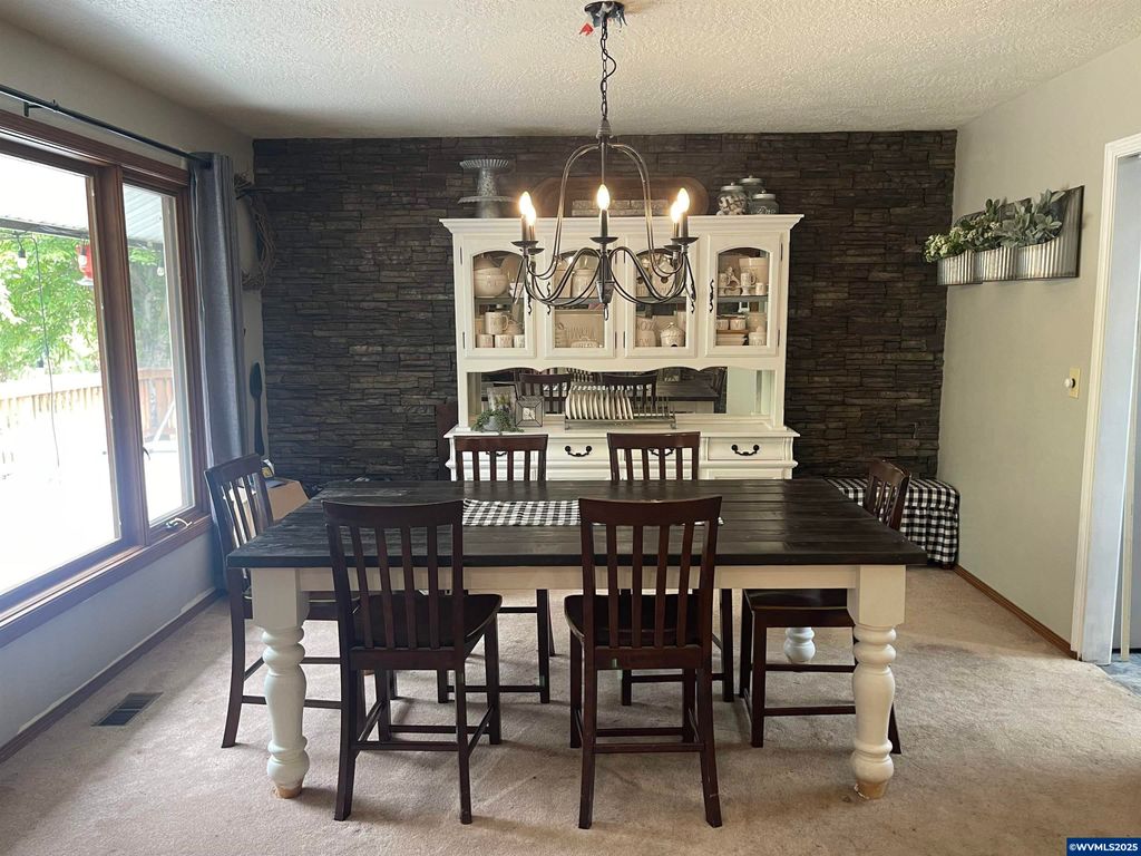 Image 15 of property listing at 735 SW Mill St, Sheridan, OR 97378