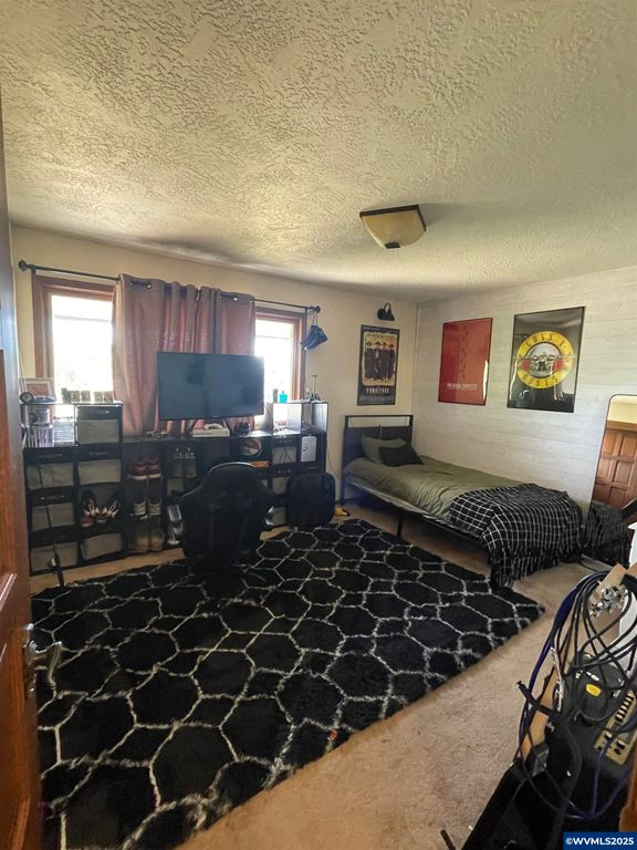 Image 16 of property listing at 735 SW Mill St, Sheridan, OR 97378