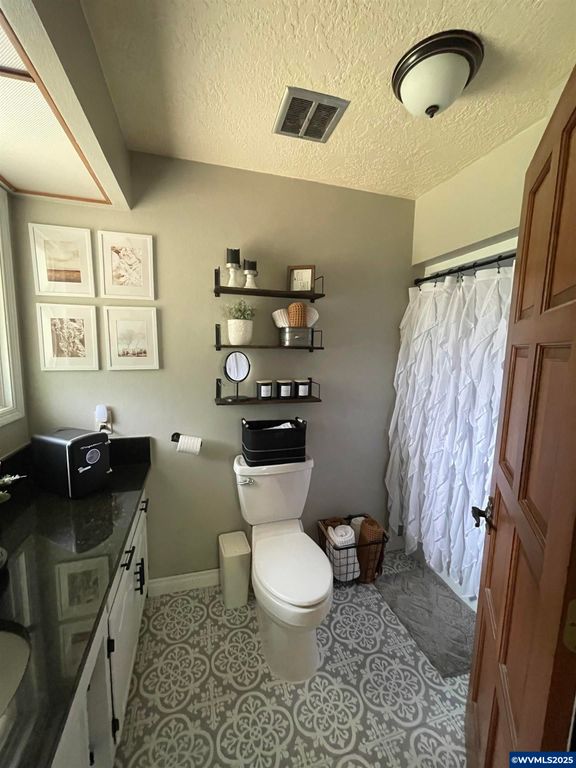 Image 22 of property listing at 735 SW Mill St, Sheridan, OR 97378