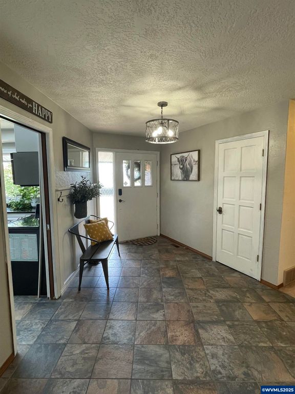 Image 25 of property listing at 735 SW Mill St, Sheridan, OR 97378