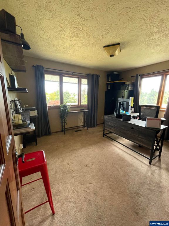 Image 26 of property listing at 735 SW Mill St, Sheridan, OR 97378