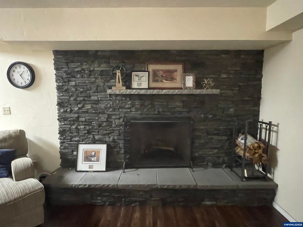 Image 30 of property listing at 735 SW Mill St, Sheridan, OR 97378