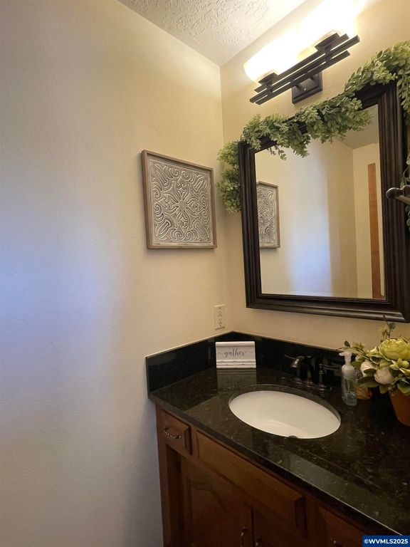 Image 32 of property listing at 735 SW Mill St, Sheridan, OR 97378