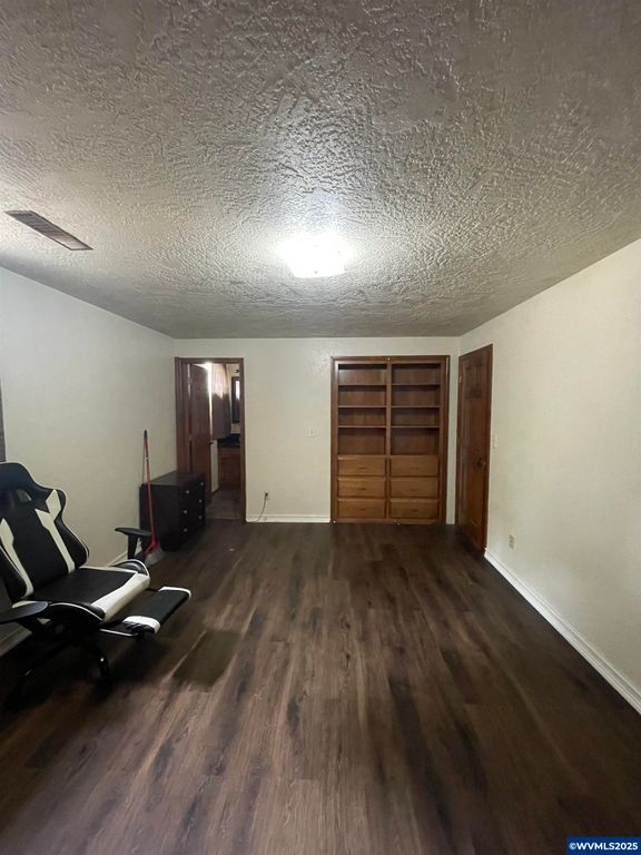 Image 33 of property listing at 735 SW Mill St, Sheridan, OR 97378