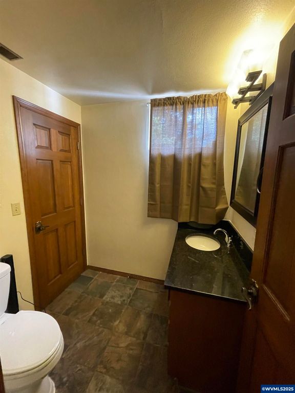 Image 39 of property listing at 735 SW Mill St, Sheridan, OR 97378