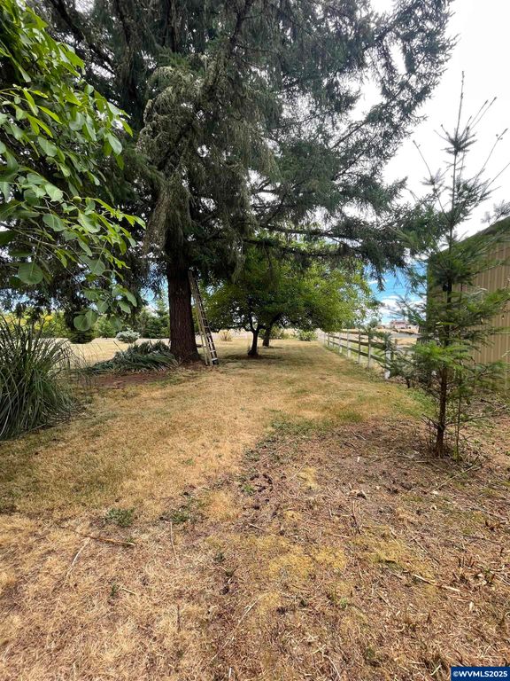 Image 42 of property listing at 735 SW Mill St, Sheridan, OR 97378