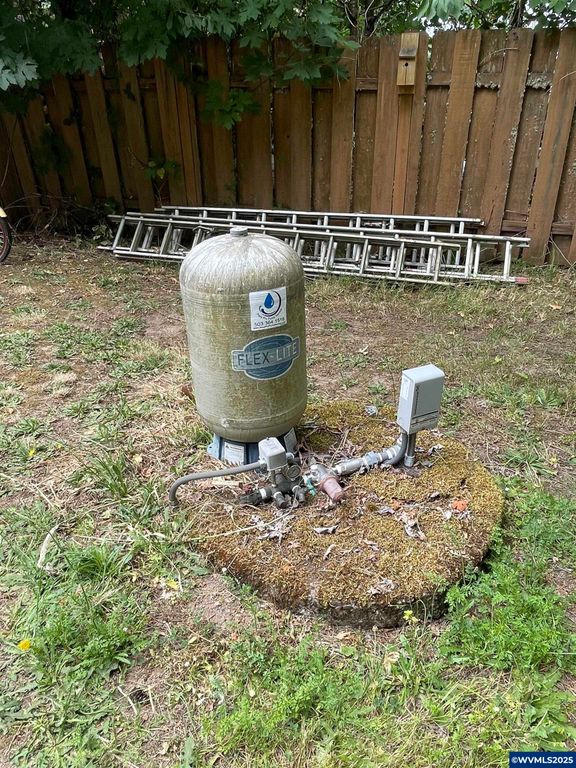 Image 43 of property listing at 735 SW Mill St, Sheridan, OR 97378