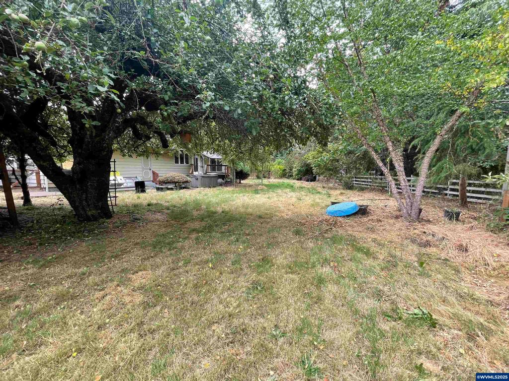 Image 44 of property listing at 735 SW Mill St, Sheridan, OR 97378