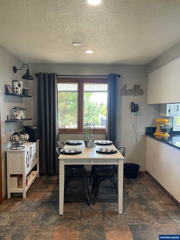 Image 8 of property listing at 735 SW Mill St, Sheridan, OR 97378