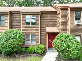 10 Cianci Avenue APT 9, Plainville, CT 06062