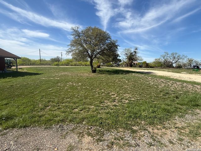 1155 Jones, Kingsbury, TX 78638