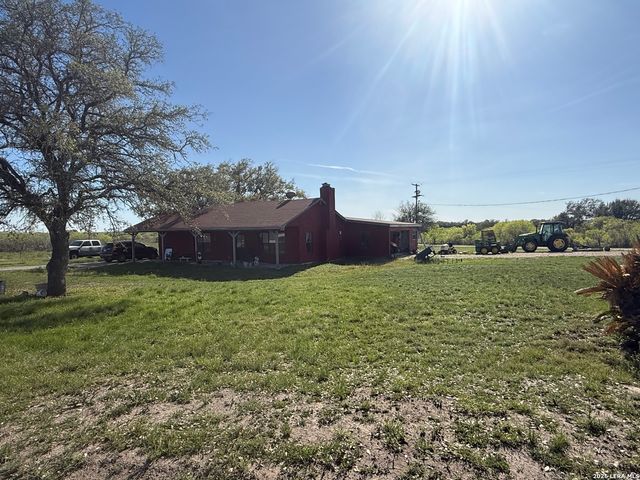 1155 Jones, Kingsbury, TX 78638