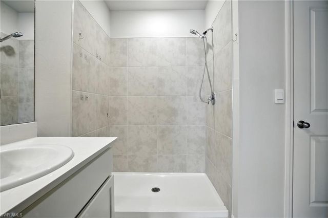 2465 NW 9th ST, Cape Coral, FL 33993
