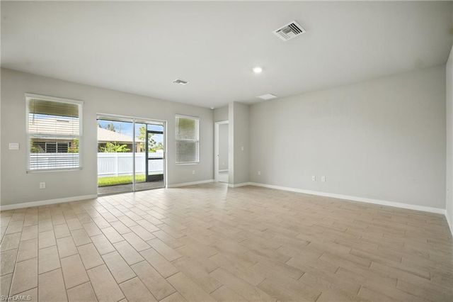 2465 NW 9th ST, Cape Coral, FL 33993