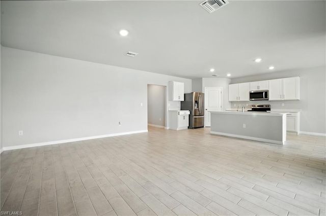 2465 NW 9th ST, Cape Coral, FL 33993