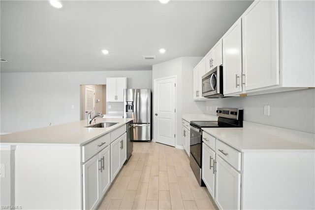 2465 NW 9th ST, Cape Coral, FL 33993