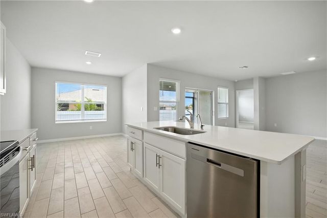 2465 NW 9th ST, Cape Coral, FL 33993