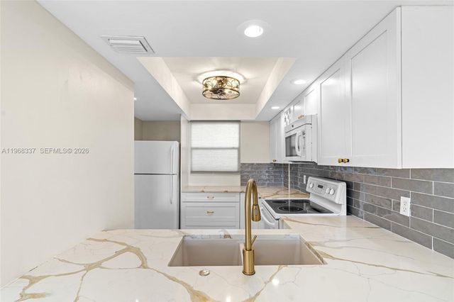 112 Royal Park Dr 3H, Oakland Park, FL 33309