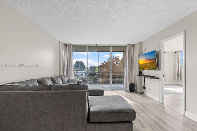 112 Royal Park Dr 3H, Oakland Park, FL 33309