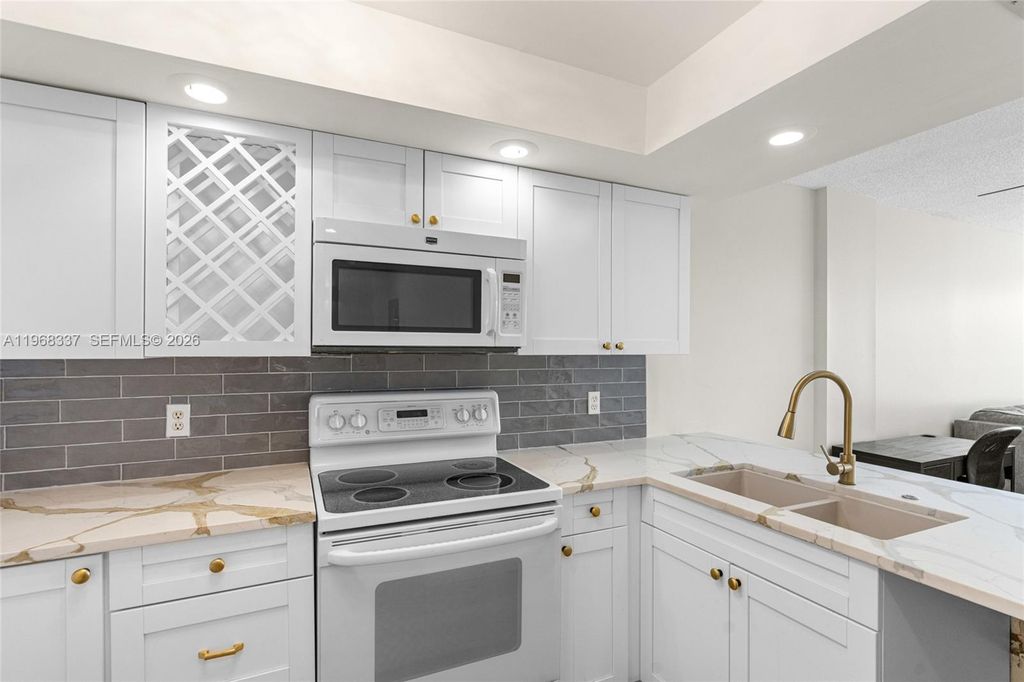 112 Royal Park Dr 3H, Oakland Park, FL 33309