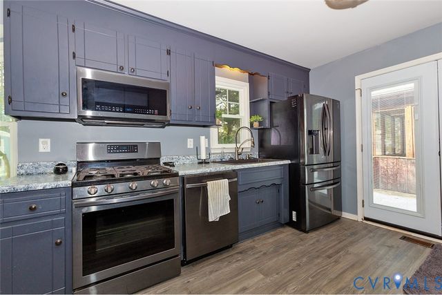 8600 Sunset Knoll Rd, North Chesterfield, VA 23237