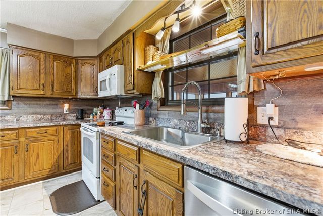 8900 Turkey Farm Road NW, New Salisbury, IN 47161