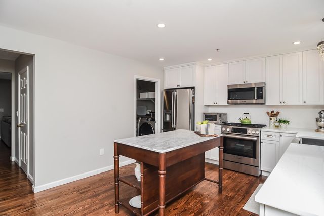 14 Georgetowne Drive, Nashua, NH 03062