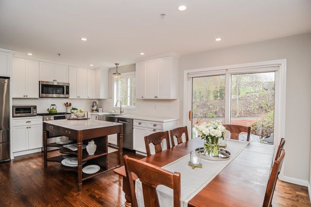 14 Georgetowne Drive, Nashua, NH 03062