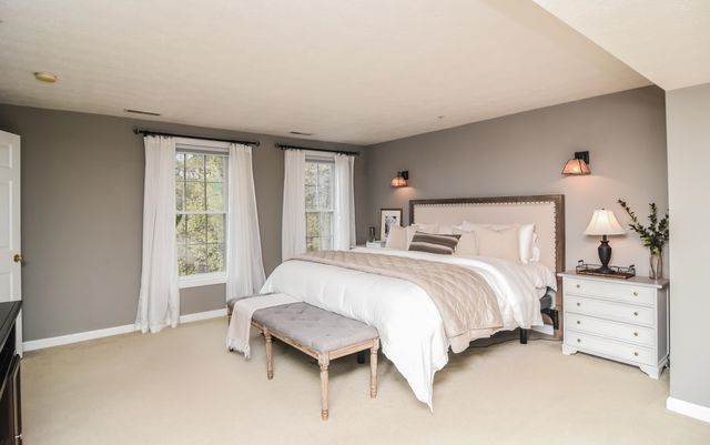 14 Georgetowne Drive, Nashua, NH 03062