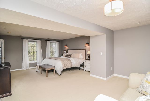 14 Georgetowne Drive, Nashua, NH 03062