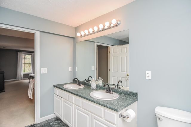 14 Georgetowne Drive, Nashua, NH 03062