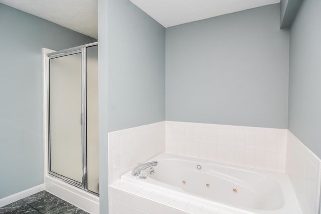 14 Georgetowne Drive, Nashua, NH 03062