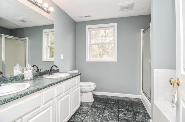 14 Georgetowne Drive, Nashua, NH 03062