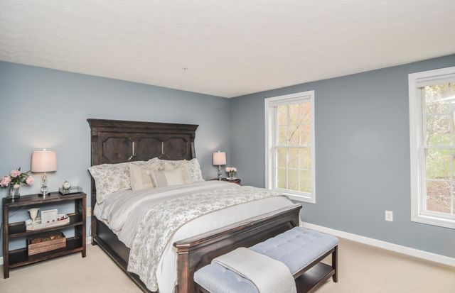 14 Georgetowne Drive, Nashua, NH 03062