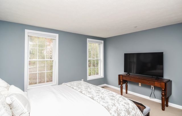 14 Georgetowne Drive, Nashua, NH 03062