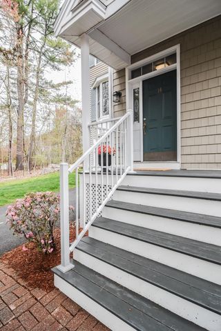 14 Georgetowne Drive, Nashua, NH 03062