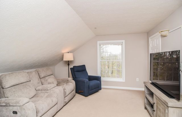 14 Georgetowne Drive, Nashua, NH 03062